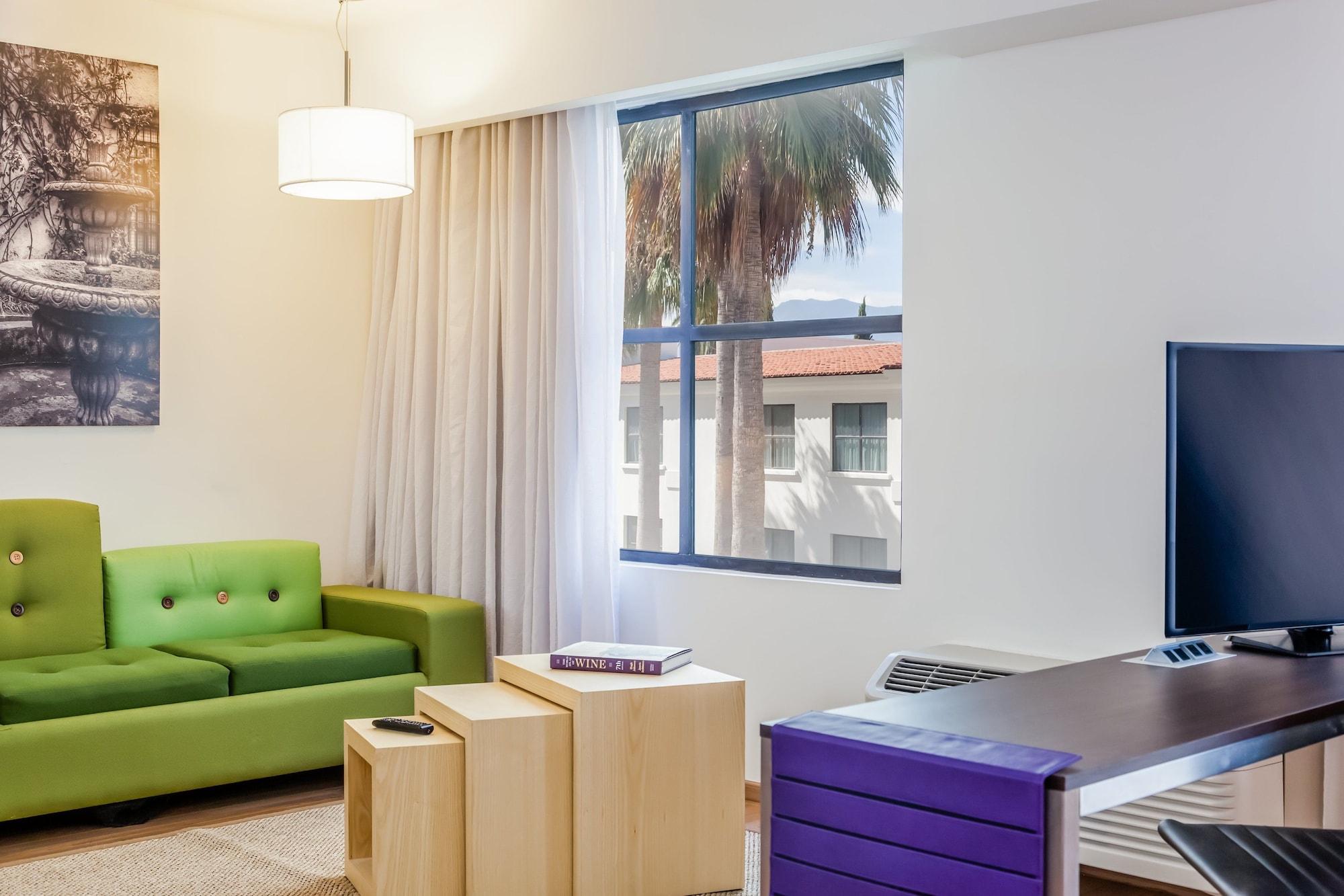 Fiesta Inn סלטיו חדר תמונה