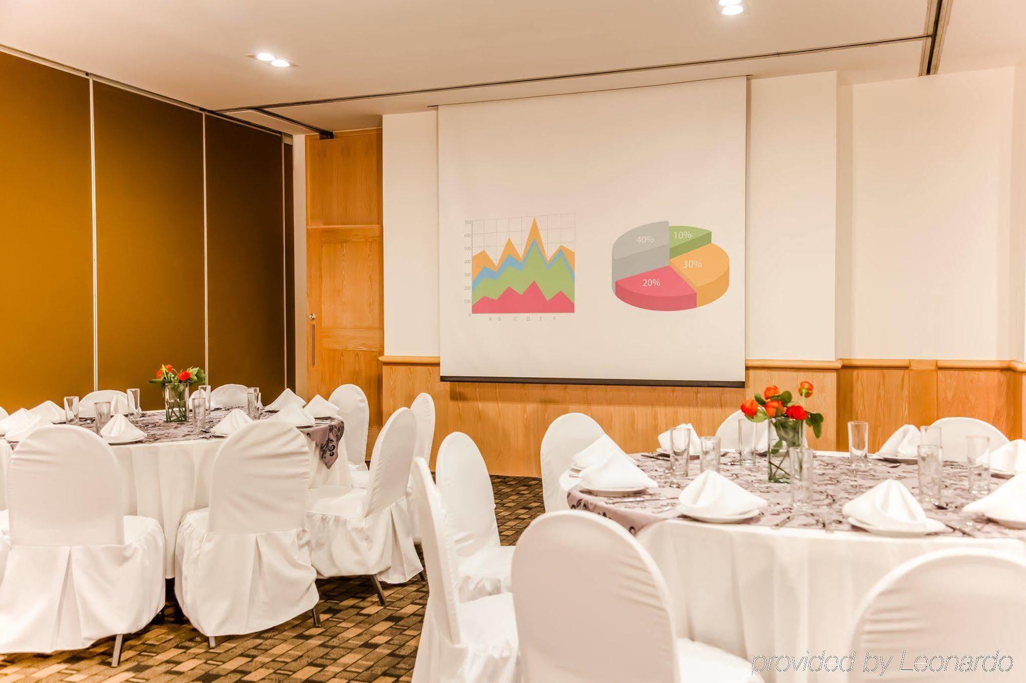 Fiesta Inn סלטיו עסק תמונה